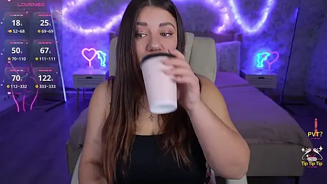 Snapshot of JulietDream chatting on 03-10-25, 06:49 JulietDream online show from 03-10-25, 06:49