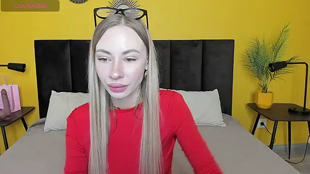 Diana Garrett online show from 04-11-26, 01:43