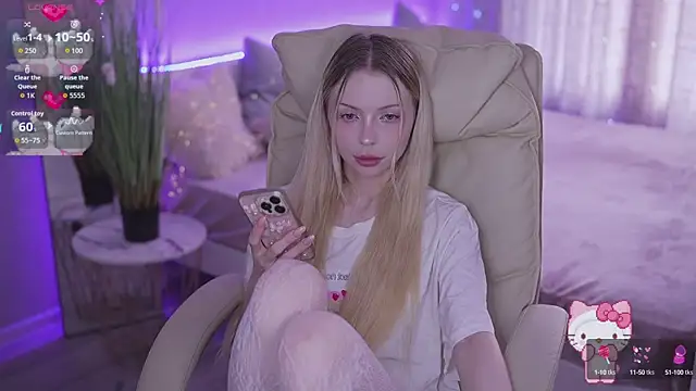 Snapshot of EviStar chatting on 09-19-25, 08:27 EviStar online show from 09-19-25, 08:27