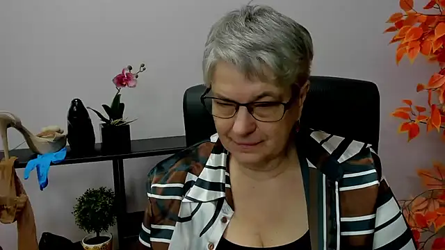 IrisDream online show from 12-18-24, 07:15