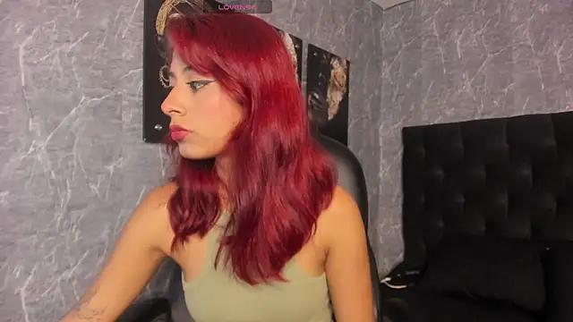 Snapshot of cloe__palmer chatting on 02-12-25, 12:01 cloe palmer online show from 02-12-25, 12:01