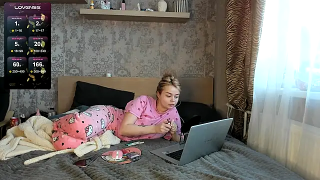 purebeautie13 online show from 12-30-24, 10:43