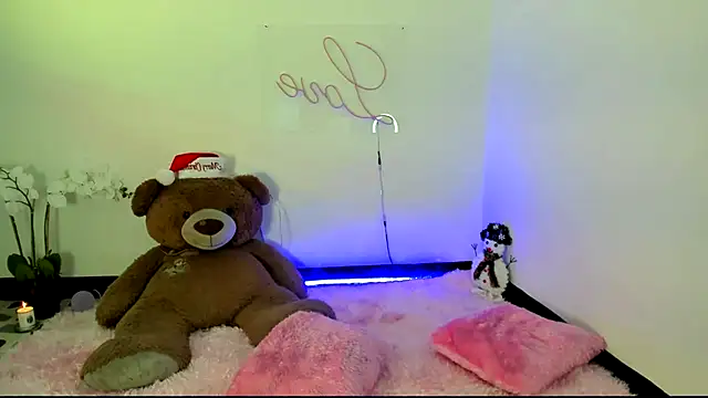 Snapshot of kendal_scott1 chatting on 12-19-24, 10:00 kendal scott1 online show from 12-19-24, 10:00