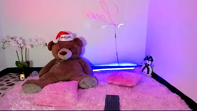 Snapshot of kendal_scott1 chatting on 12-23-24, 06:16 kendal scott1 online show from 12-23-24, 06:16