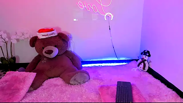 Snapshot of kendal_scott1 chatting on 12-26-24, 11:03 kendal scott1 online show from 12-26-24, 11:03