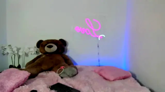 Snapshot of kendal_scott1 chatting on 01-22-25, 02:59 kendal scott1 online show from 01-22-25, 02:59