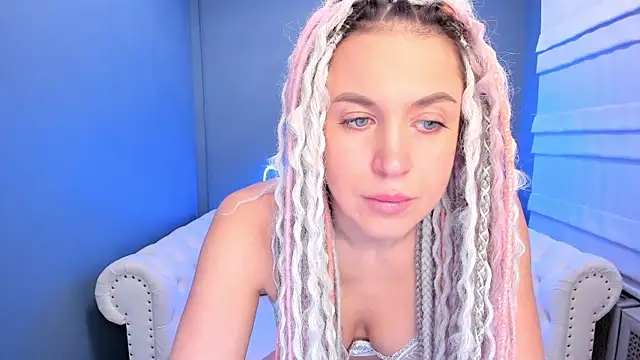 Snapshot of rock_n_roxy chatting on 12-20-24, 01:03 rock n roxy online show from 12-20-24, 01:03