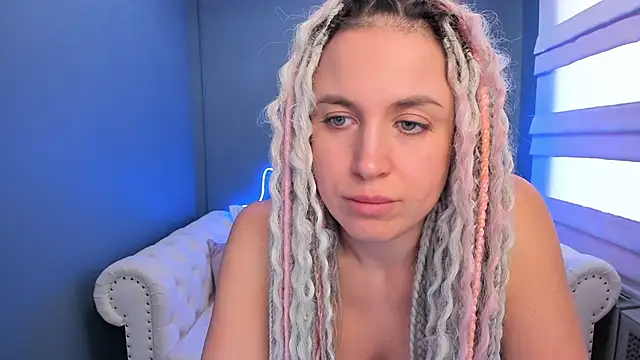 Snapshot of rock_n_roxy chatting on 12-20-24, 07:12 rock n roxy online show from 12-20-24, 07:12