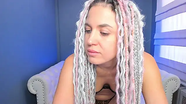 Snapshot of rock_n_roxy chatting on 12-22-24, 05:01 rock n roxy online show from 12-22-24, 05:01