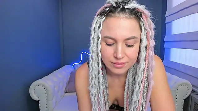 Snapshot of rock_n_roxy chatting on 12-22-24, 08:05 rock n roxy online show from 12-22-24, 08:05