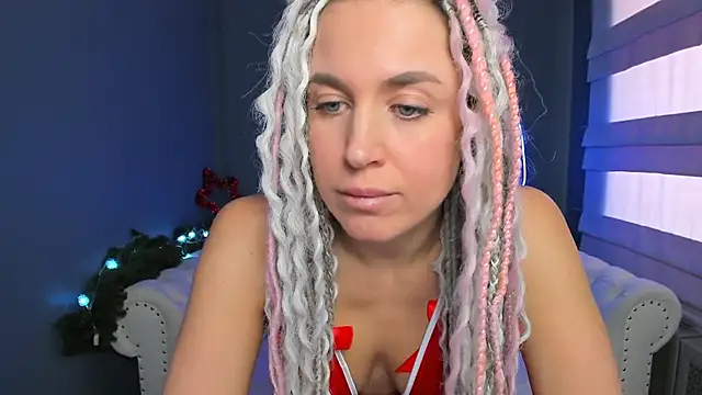 Snapshot of rock_n_roxy chatting on 12-25-24, 05:05 rock n roxy online show from 12-25-24, 05:05