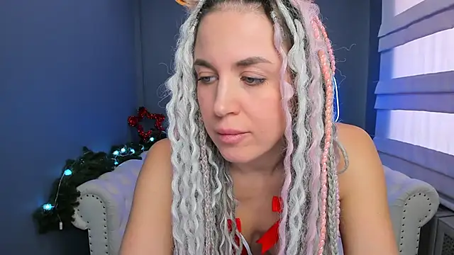 Snapshot of rock_n_roxy chatting on 12-26-24, 05:04 rock n roxy online show from 12-26-24, 05:04