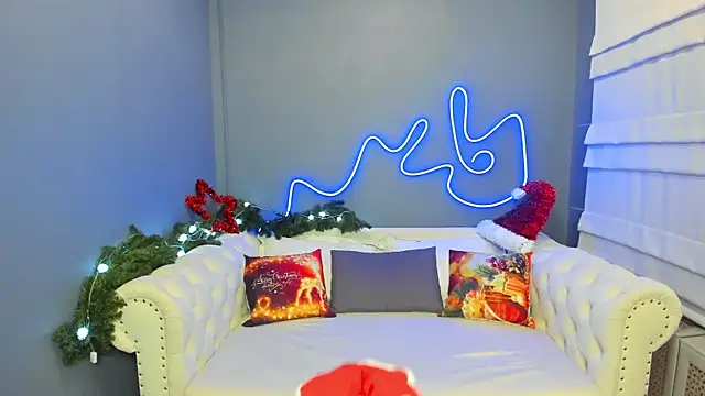 Snapshot of rock_n_roxy chatting on 12-30-24, 01:15 rock n roxy online show from 12-30-24, 01:15