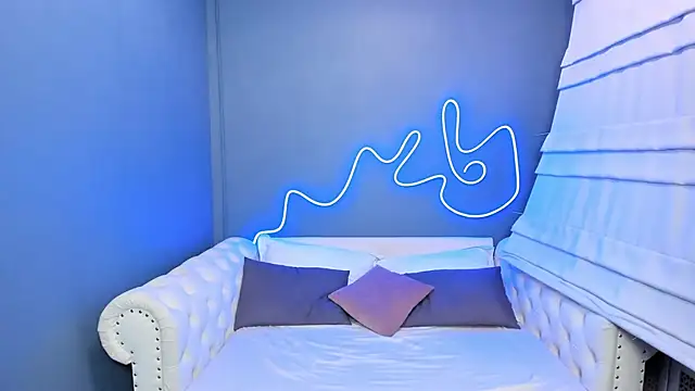 Snapshot of rock_n_roxy chatting on 01-09-25, 01:18 rock n roxy online show from 01-09-25, 01:18