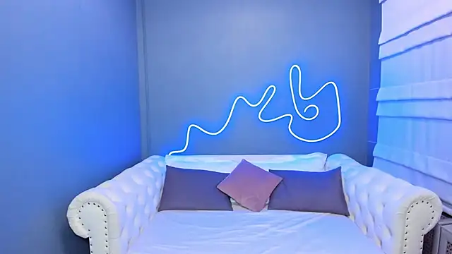 Snapshot of rock_n_roxy chatting on 01-11-25, 01:59 rock n roxy online show from 01-11-25, 01:59