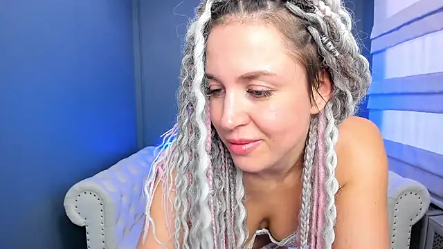 Snapshot of rock_n_roxy chatting on 01-11-25, 08:11 rock n roxy online show from 01-11-25, 08:11