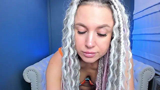 Snapshot of rock_n_roxy chatting on 01-15-25, 01:23 rock n roxy online show from 01-15-25, 01:23