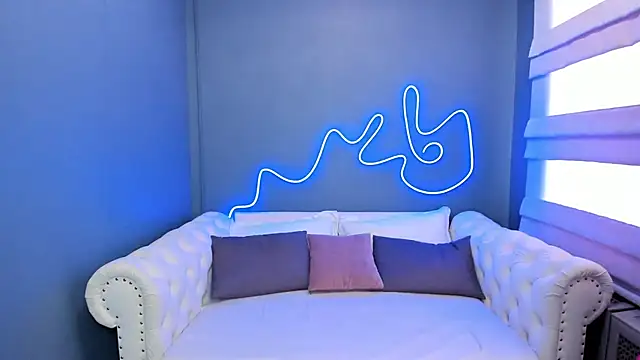 Snapshot of rock_n_roxy chatting on 01-16-25, 05:11 rock n roxy online show from 01-16-25, 05:11