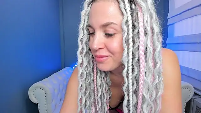 Snapshot of rock_n_roxy chatting on 01-21-25, 08:08 rock n roxy online show from 01-21-25, 08:08