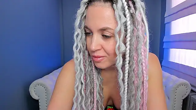 Snapshot of rock_n_roxy chatting on 01-23-25, 05:24 rock n roxy online show from 01-23-25, 05:24