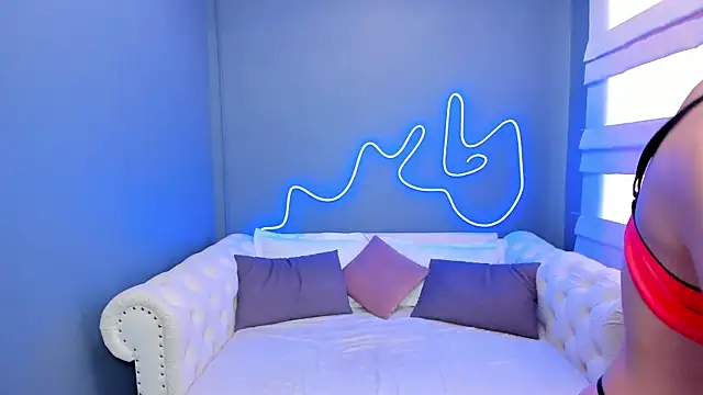 Snapshot of rock_n_roxy chatting on 01-23-25, 08:25 rock n roxy online show from 01-23-25, 08:25