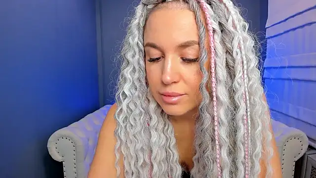 Snapshot of rock_n_roxy chatting on 01-25-25, 02:04 rock n roxy online show from 01-25-25, 02:04