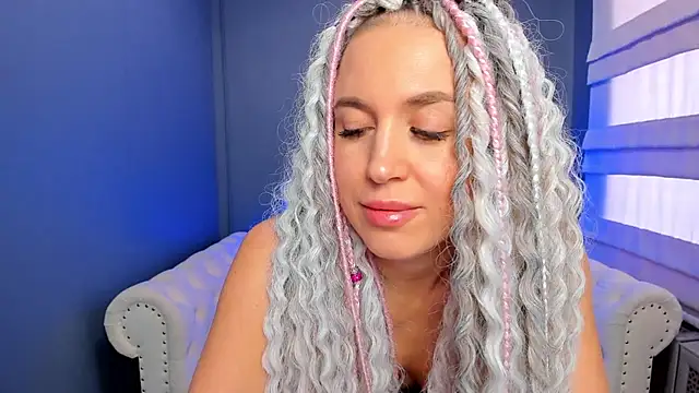 Snapshot of rock_n_roxy chatting on 01-25-25, 05:07 rock n roxy online show from 01-25-25, 05:07