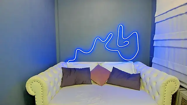 Snapshot of rock_n_roxy chatting on 01-29-25, 01:16 rock n roxy online show from 01-29-25, 01:16