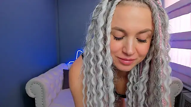 Snapshot of rock_n_roxy chatting on 01-29-25, 05:09 rock n roxy online show from 01-29-25, 05:09