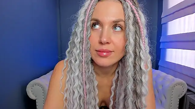 Snapshot of rock_n_roxy chatting on 01-29-25, 08:18 rock n roxy online show from 01-29-25, 08:18