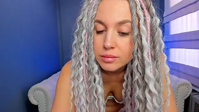 Snapshot of rock_n_roxy chatting on 01-30-25, 05:09 rock n roxy online show from 01-30-25, 05:09