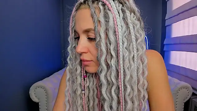 Snapshot of rock_n_roxy chatting on 02-01-25, 04:56 rock n roxy online show from 02-01-25, 04:56