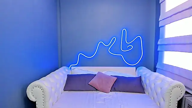 Snapshot of rock_n_roxy chatting on 02-15-25, 04:14 rock n roxy online show from 02-15-25, 04:14