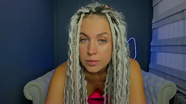 Snapshot of rock_n_roxy chatting on 03-06-25, 01:48 rock n roxy online show from 03-06-25, 01:48