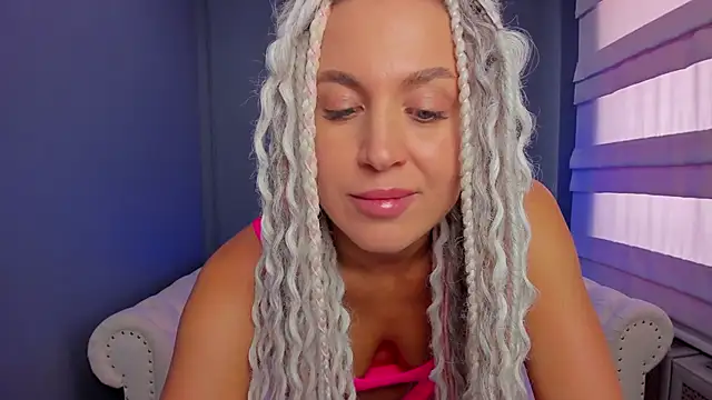 Snapshot of rock_n_roxy chatting on 03-06-25, 05:14 rock n roxy online show from 03-06-25, 05:14