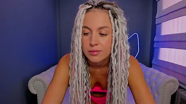 Snapshot of rock_n_roxy chatting on 03-07-25, 07:41 rock n roxy online show from 03-07-25, 07:41