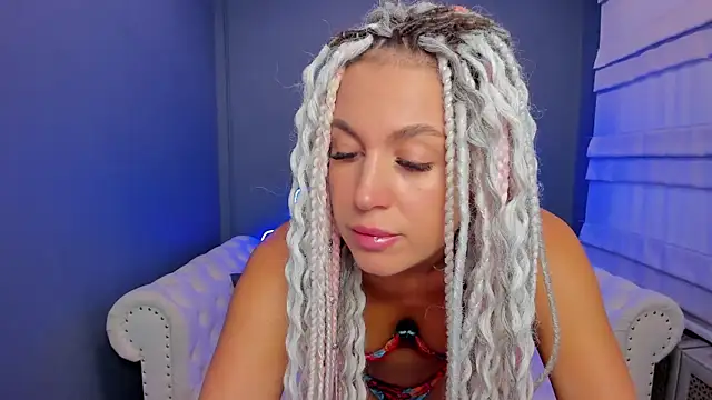 Snapshot of rock_n_roxy chatting on 03-08-25, 01:17 rock n roxy online show from 03-08-25, 01:17