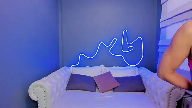 Snapshot of rock_n_roxy chatting on 03-11-25, 01:26 rock n roxy online show from 03-11-25, 01:26