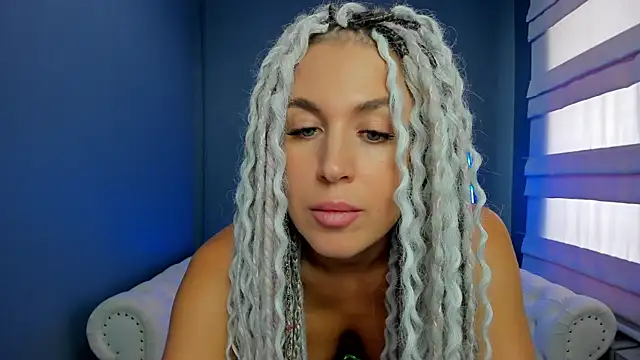 Snapshot of rock_n_roxy chatting on 03-11-25, 04:54 rock n roxy online show from 03-11-25, 04:54