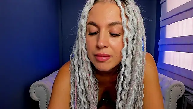 Snapshot of rock_n_roxy chatting on 03-11-25, 07:58 rock n roxy online show from 03-11-25, 07:58