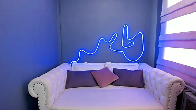 Snapshot of rock_n_roxy chatting on 03-13-25, 03:44 rock n roxy online show from 03-13-25, 03:44