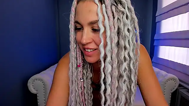 Snapshot of rock_n_roxy chatting on 03-13-25, 09:54 rock n roxy online show from 03-13-25, 09:54