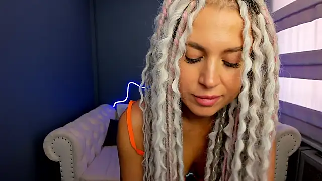 Snapshot of rock_n_roxy chatting on 03-15-25, 08:15 rock n roxy online show from 03-15-25, 08:15