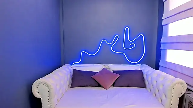 Snapshot of rock_n_roxy chatting on 03-21-25, 08:06 rock n roxy online show from 03-21-25, 08:06