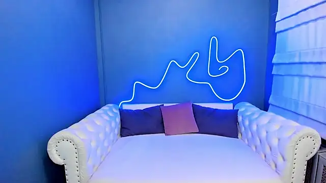 Snapshot of rock_n_roxy chatting on 09-09-25, 01:16 rock n roxy online show from 09-09-25, 01:16