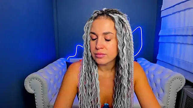 Snapshot of rock_n_roxy chatting on 09-11-25, 01:17 rock n roxy online show from 09-11-25, 01:17