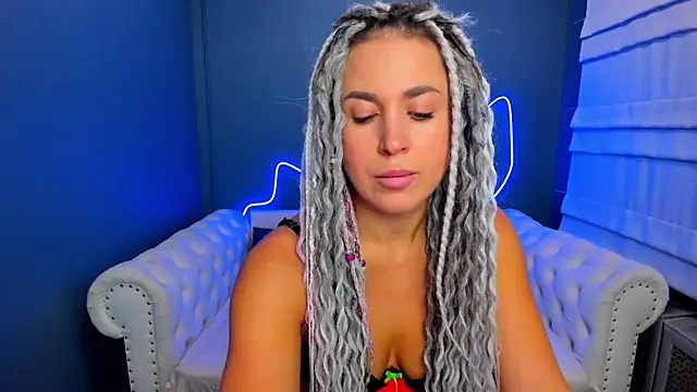 Snapshot of rock_n_roxy chatting on 09-12-25, 01:17 rock n roxy online show from 09-12-25, 01:17