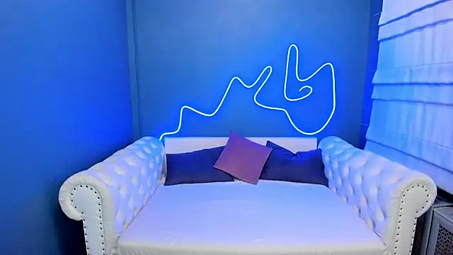 Snapshot of rock_n_roxy chatting on 09-13-25, 02:33 rock n roxy online show from 09-13-25, 02:33