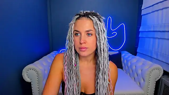 Snapshot of rock_n_roxy chatting on 09-16-25, 01:17 rock n roxy online show from 09-16-25, 01:17