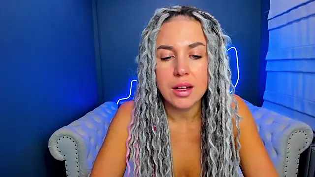 Snapshot of rock_n_roxy chatting on 09-18-25, 01:18 rock n roxy online show from 09-18-25, 01:18